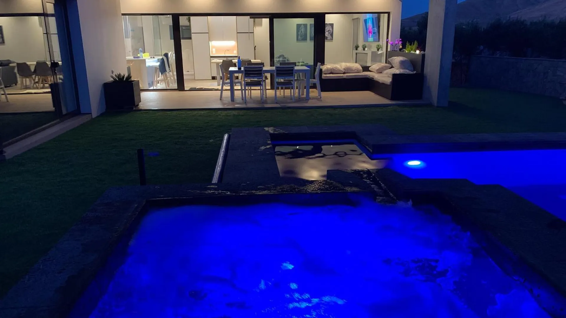 Laian Villa Triquivijate 0*,